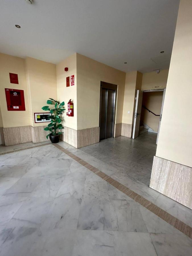 Apartamento Suite Torre Alta Parking Gratis Севиля Екстериор снимка